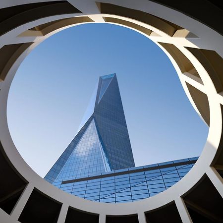 So/ Uptown Dubai酒店 外观 照片 The building's distinctive triangular shape
