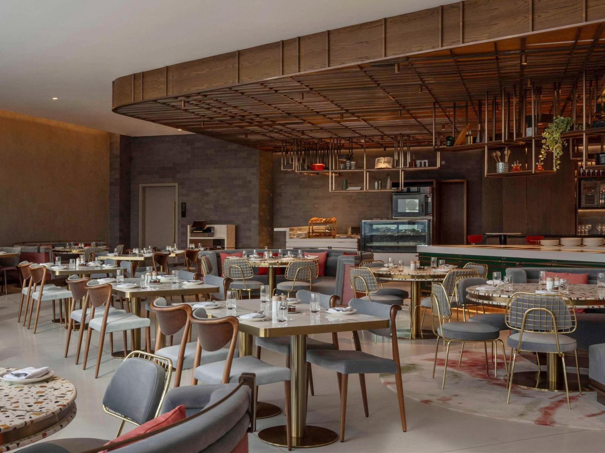 So/ Uptown Dubai酒店 外观 照片 The restaurant's interior