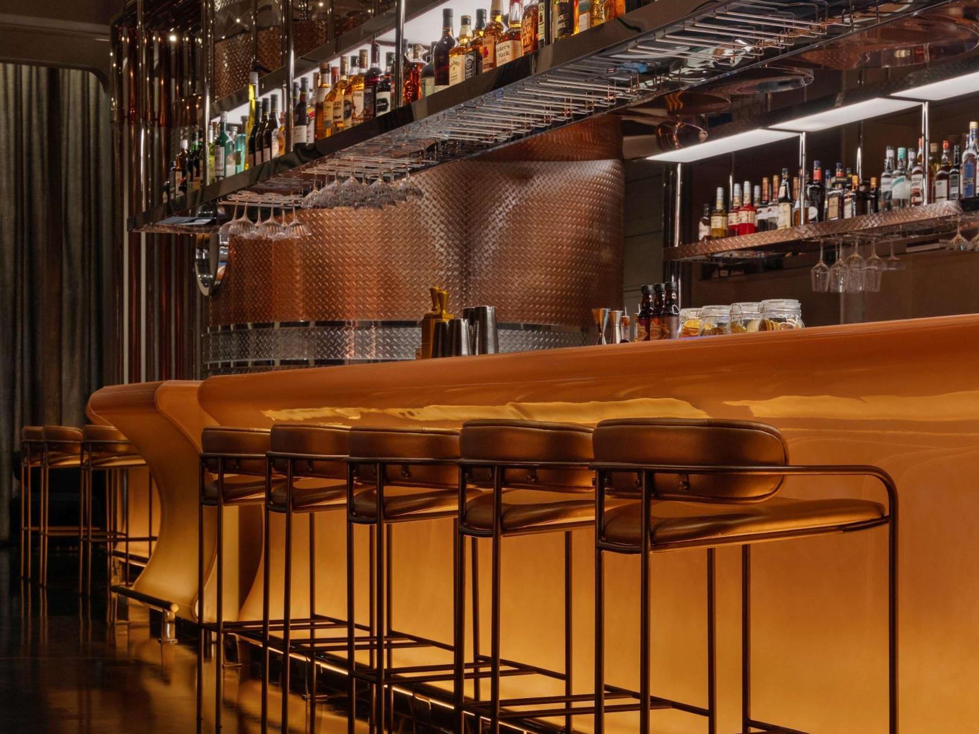 So/ Uptown Dubai酒店 外观 照片 The bar at the London Edition
